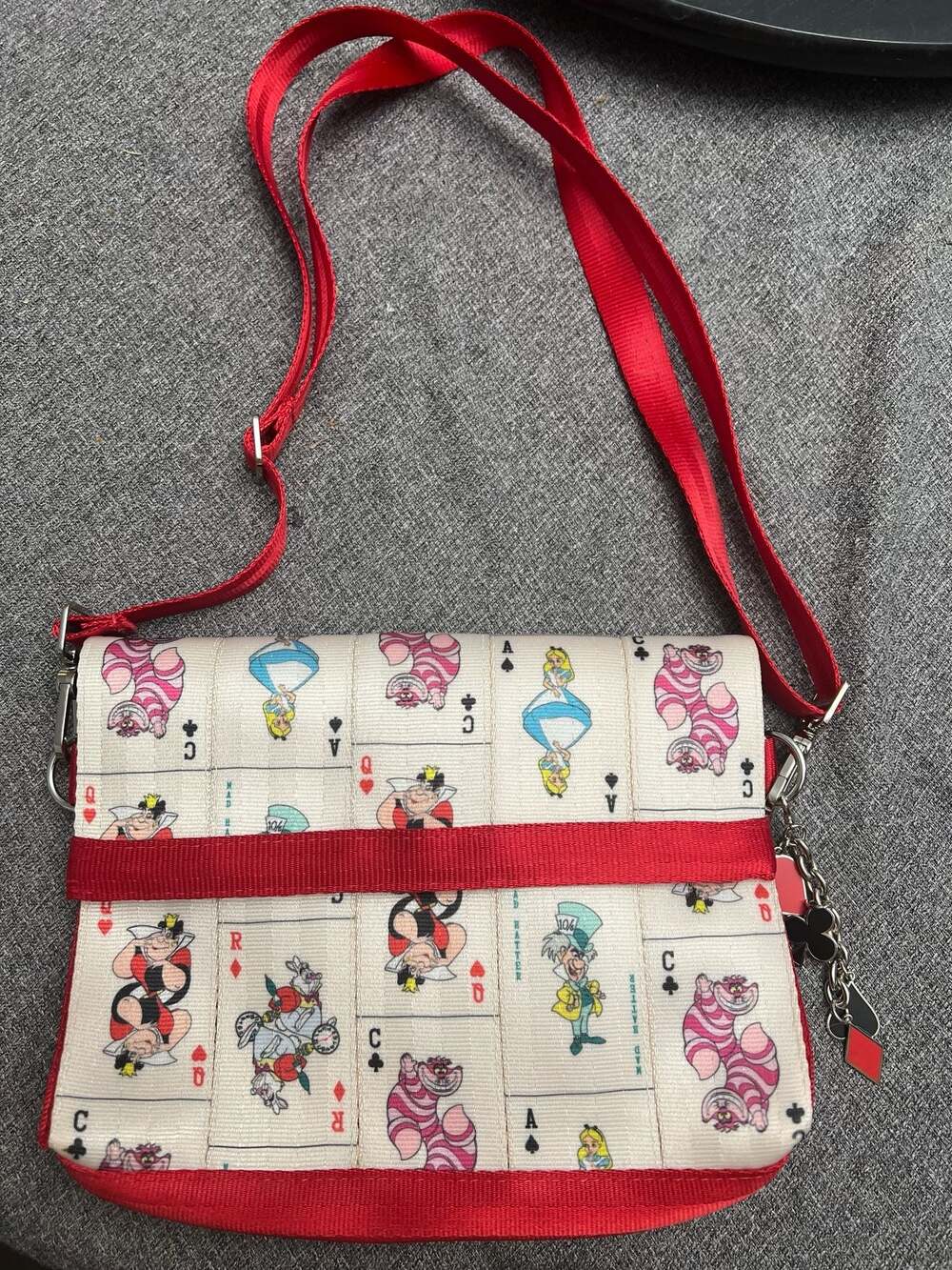 Disney Harveys Seatbelt Bag Queen of Hearts Alice in Wonderland Crossbody